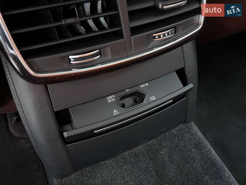 Седан Audi A8 2012 в Львове