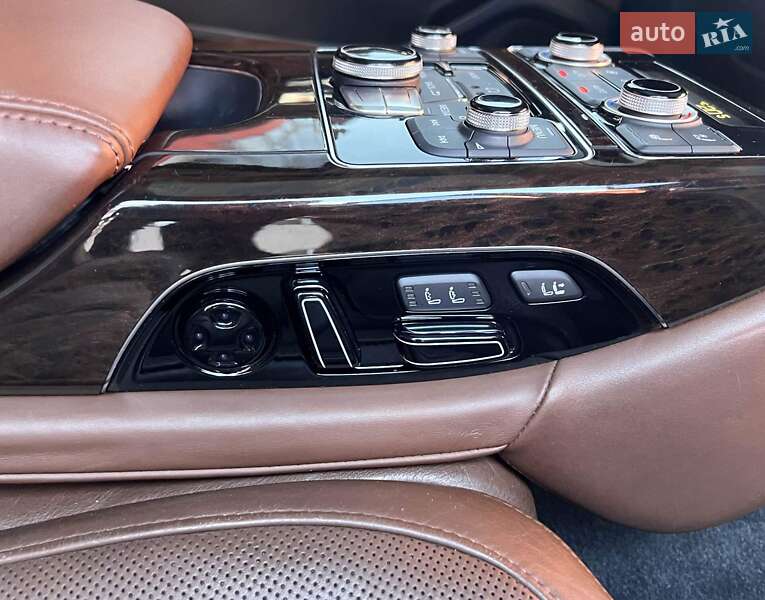Седан Audi A8 2012 в Львове