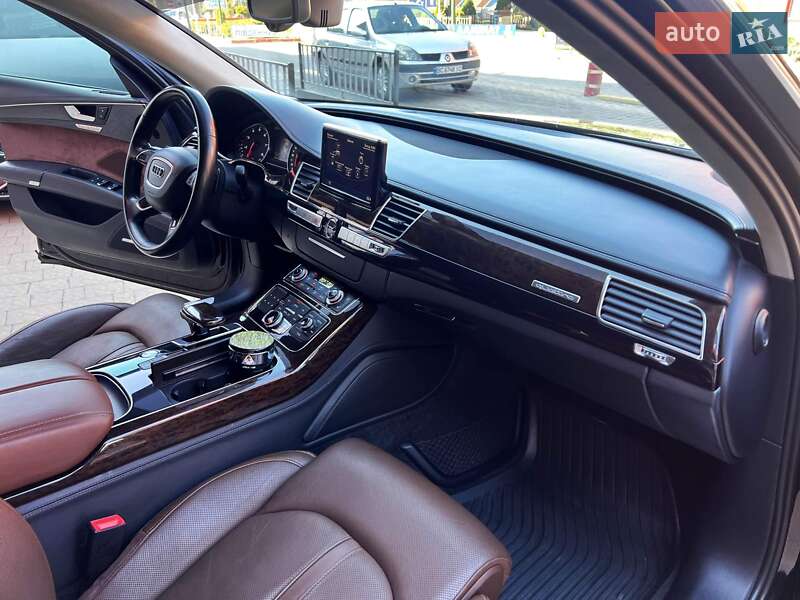 Седан Audi A8 2012 в Львове