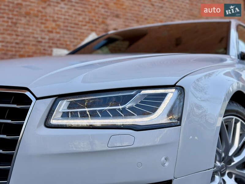 Седан Audi A8 2015 в Львове