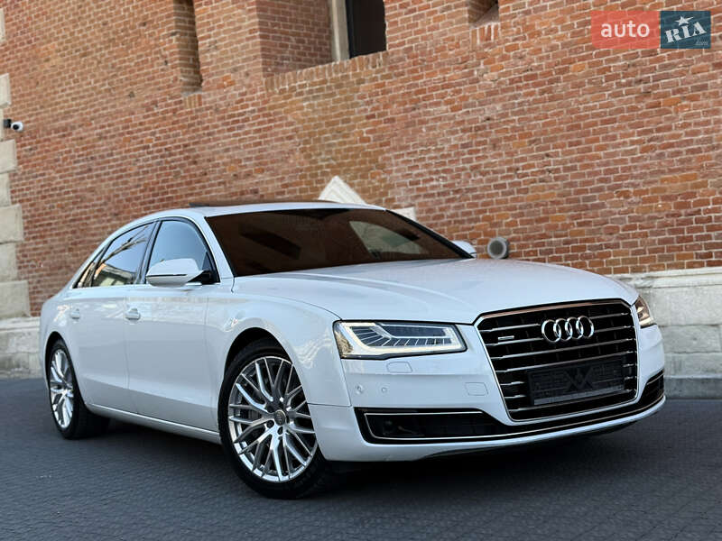 Седан Audi A8 2015 в Львове