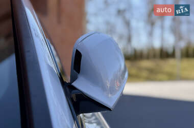 Седан Audi A8 2015 в 