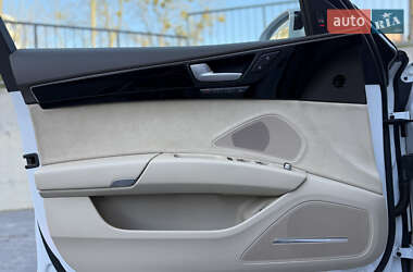 Седан Audi A8 2015 в 