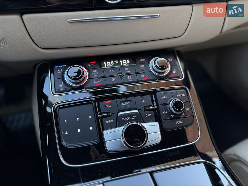 Седан Audi A8 2015 в Львове