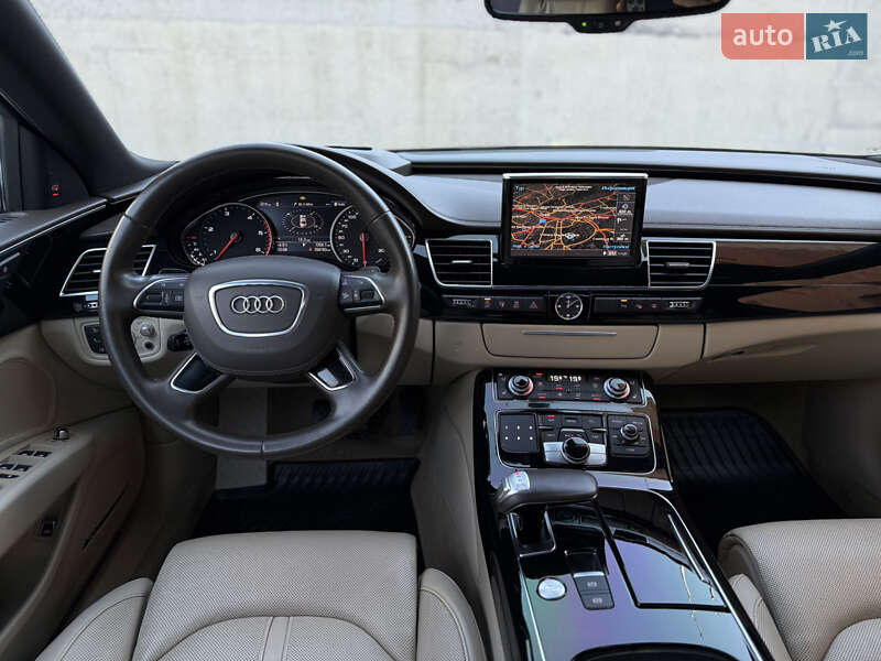 Седан Audi A8 2015 в Львове