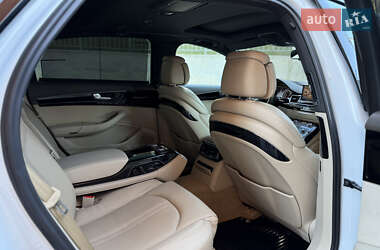 Седан Audi A8 2015 в 