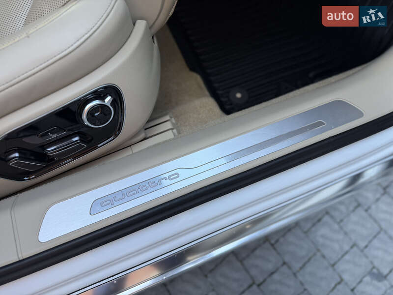 Седан Audi A8 2015 в Львове