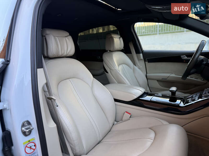 Седан Audi A8 2015 в Львове