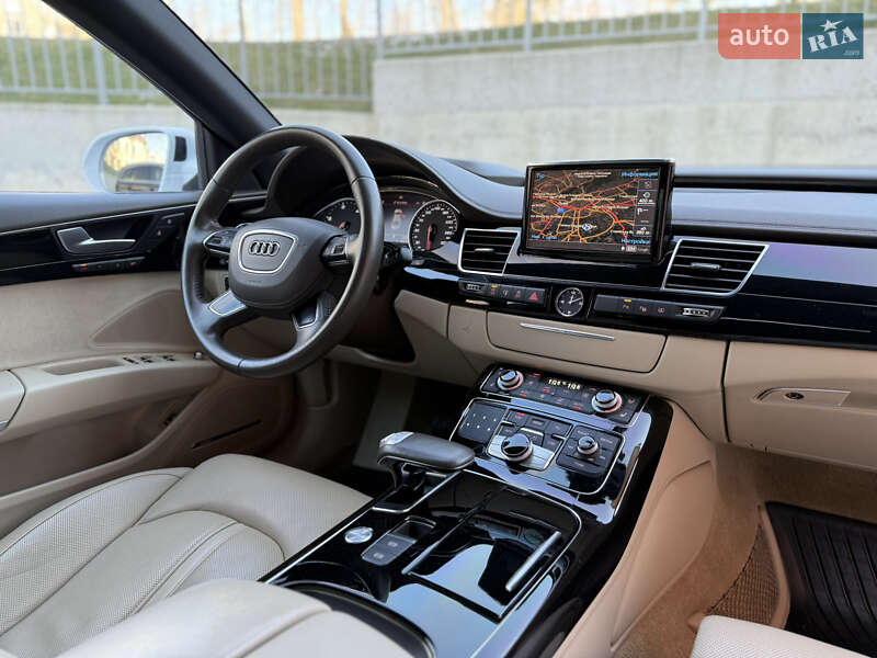 Седан Audi A8 2015 в Львове