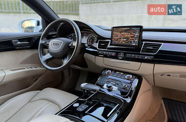 Седан Audi A8 2015 в 