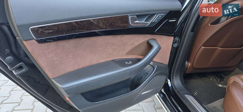 Седан Audi A8 2010 в Черновцах