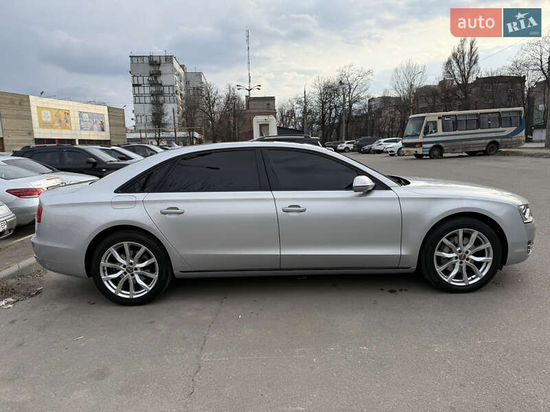 Седан Audi A8 2012 в Днепре