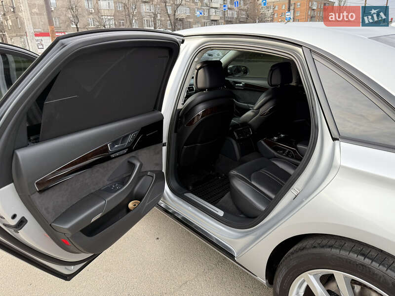 Седан Audi A8 2012 в Днепре