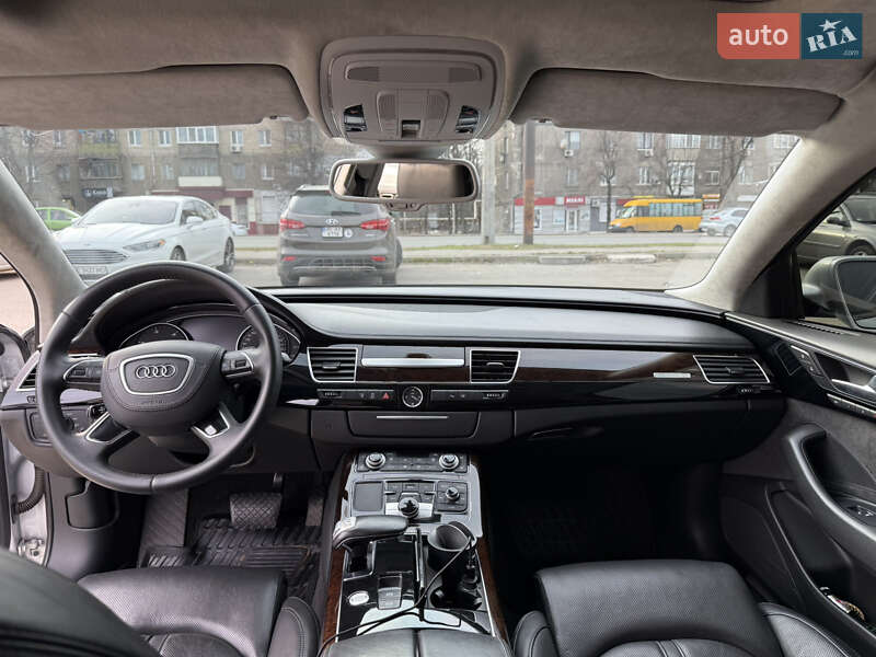 Седан Audi A8 2012 в Днепре
