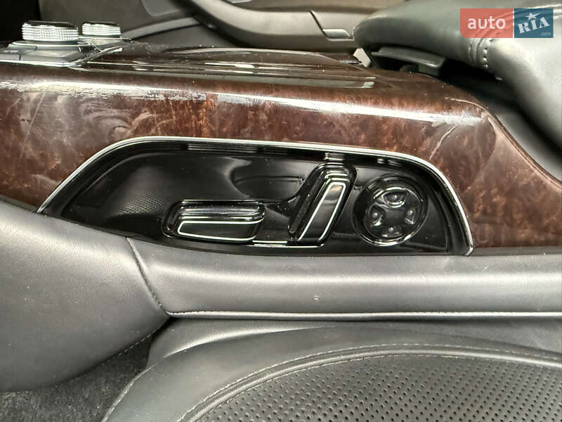 Седан Audi A8 2012 в Днепре