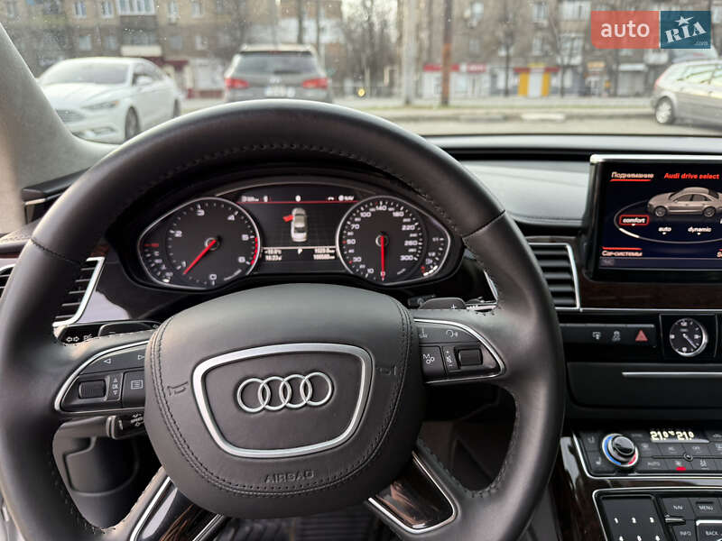 Седан Audi A8 2012 в Днепре