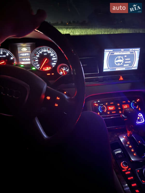 Седан Audi A8 2004 в Днепре