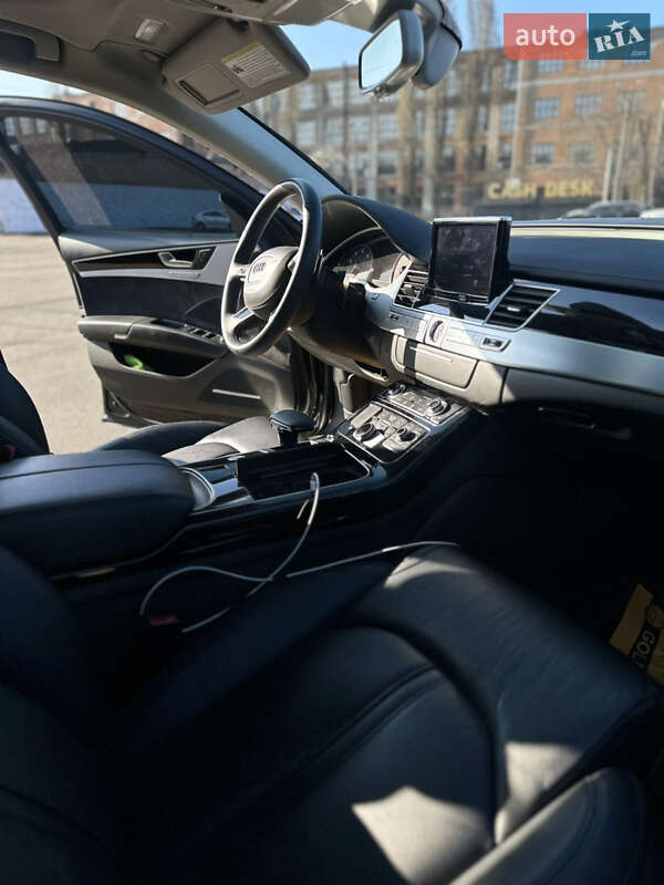 Седан Audi A8 2015 в Киеве
