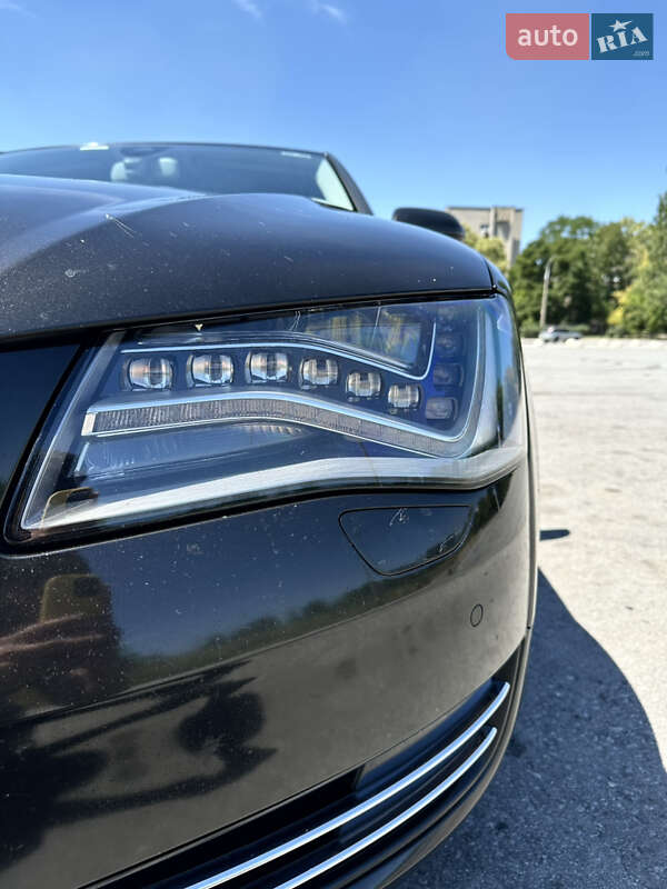 Седан Audi A8 2011 в Запоріжжі