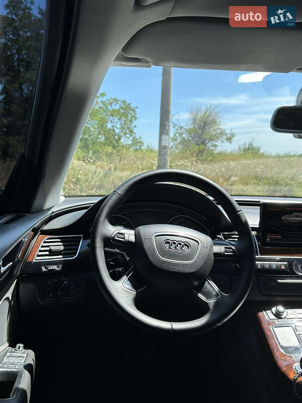 Седан Audi A8 2011 в Запоріжжі