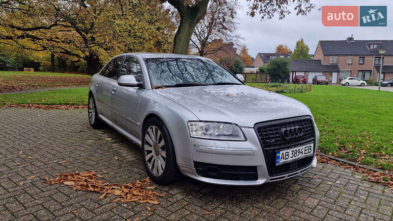 Седан Audi A8 2003 в 