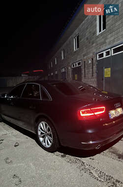 Седан Audi A8 2012 в 