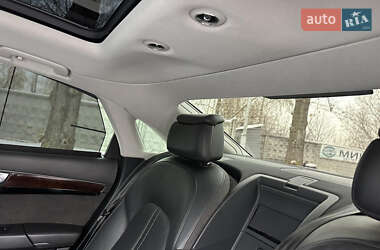 Седан Audi A8 2012 в 