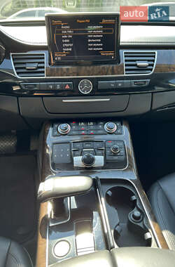 Седан Audi A8 2012 в Львове