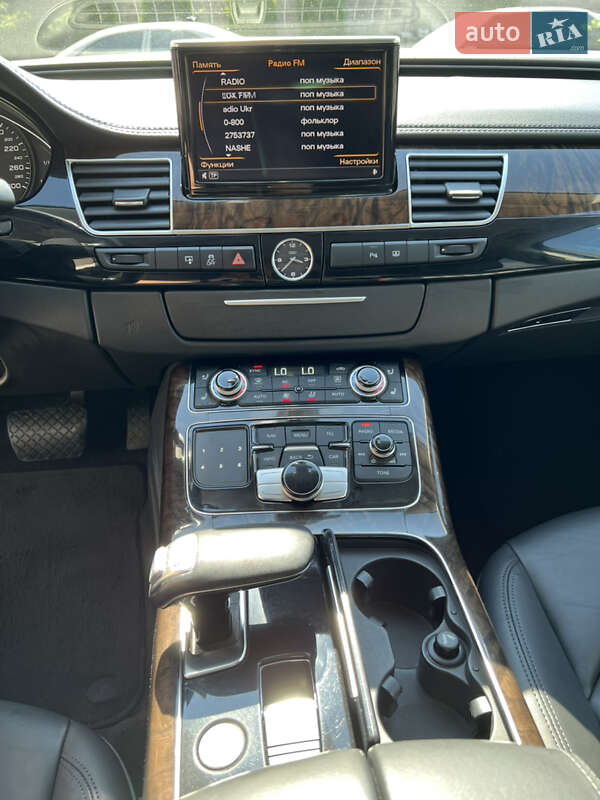 Седан Audi A8 2012 в Львове