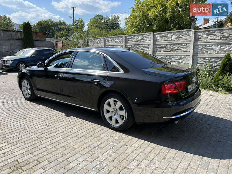 Седан Audi A8 2012 в Львове