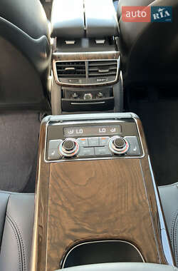 Седан Audi A8 2012 в Львове