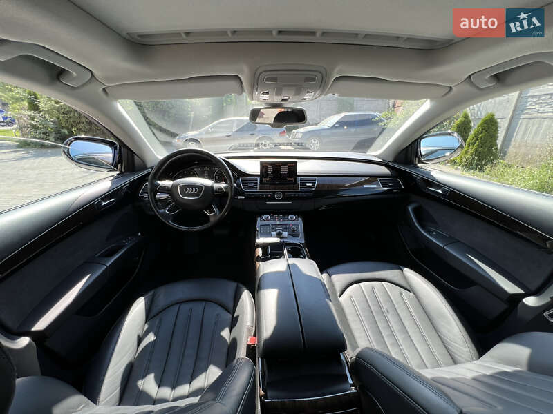 Седан Audi A8 2012 в Львове
