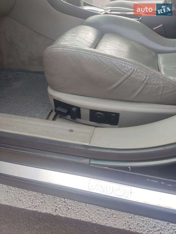 Седан Audi A8 1998 в Киеве
