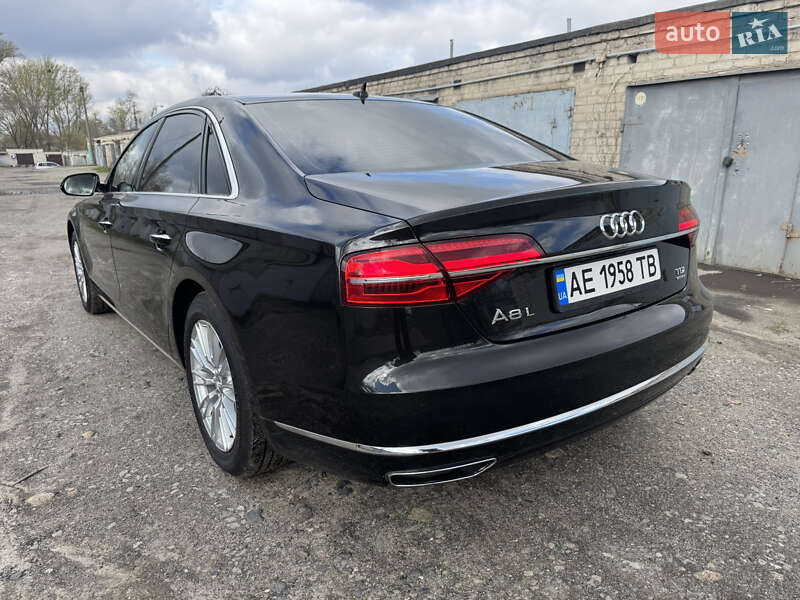 Седан Audi A8 2017 в 