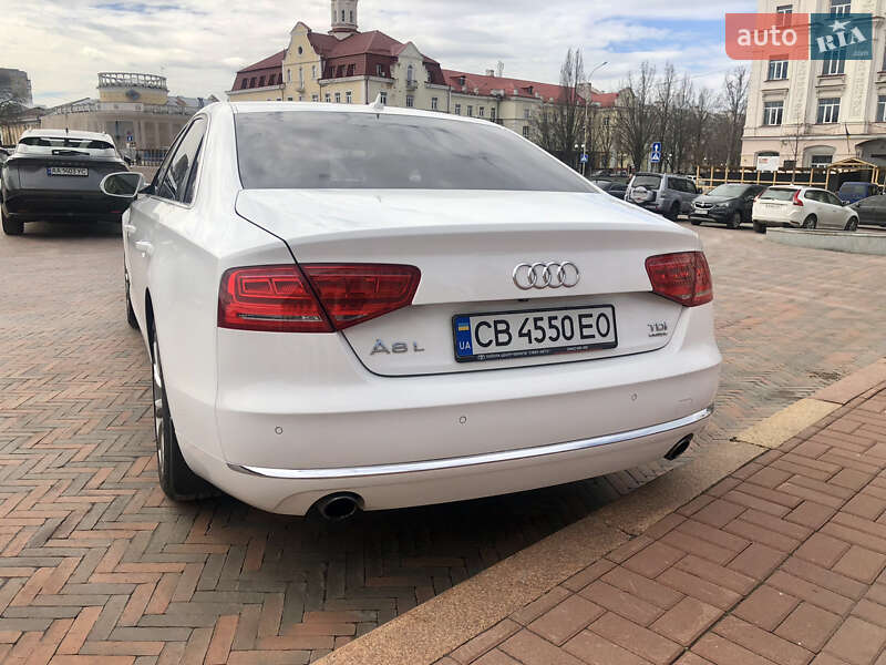 Седан Audi A8 2012 в Киеве