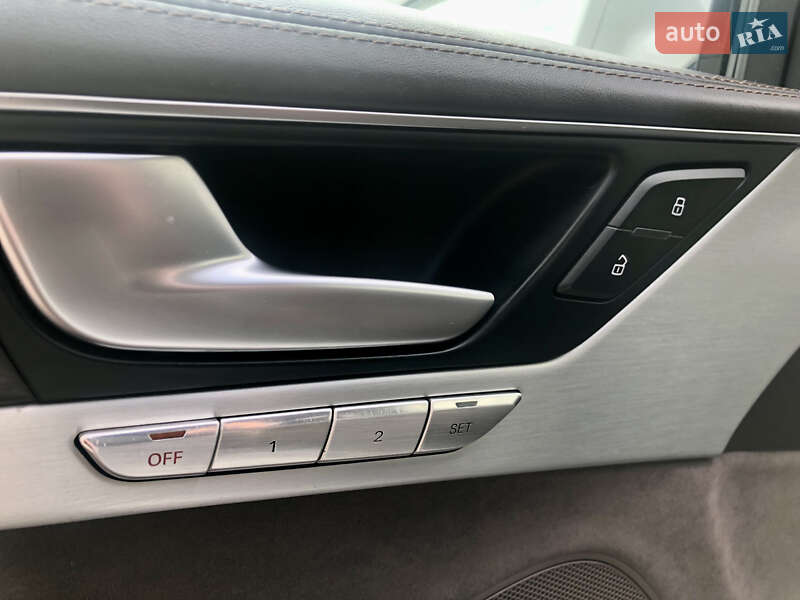 Седан Audi A8 2012 в Києві