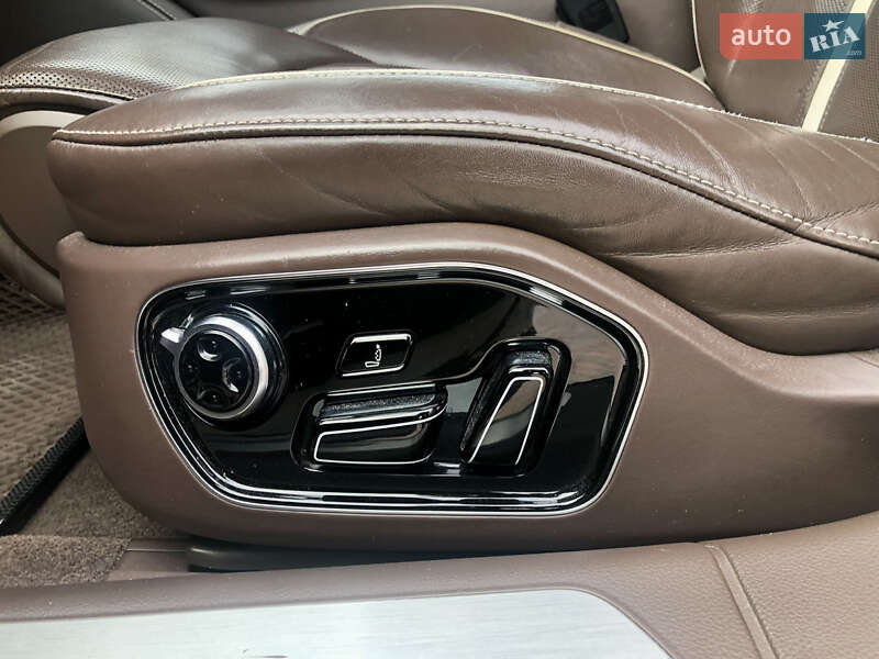 Седан Audi A8 2012 в Києві