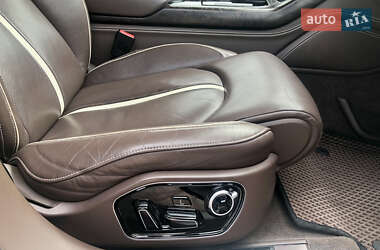 Седан Audi A8 2012 в 