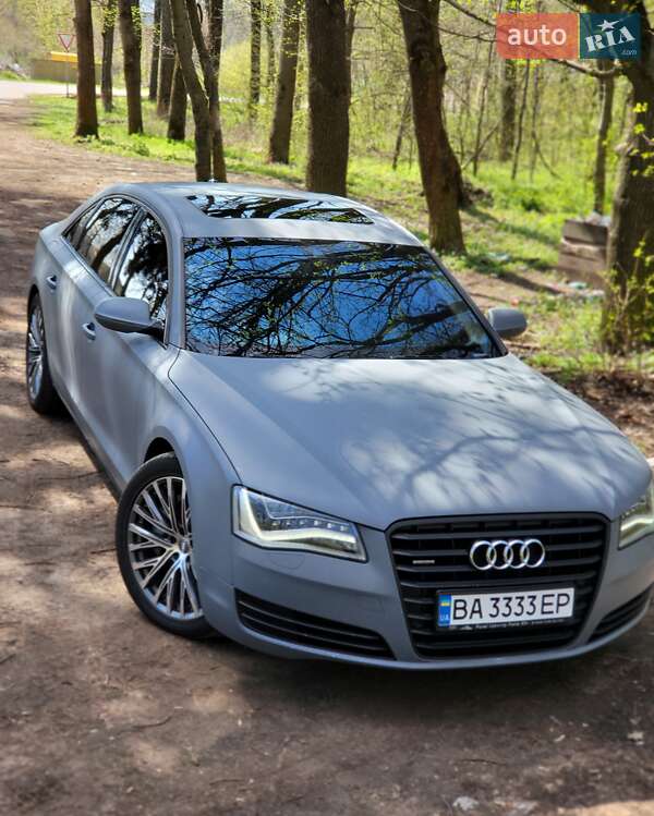 Седан Audi A8 2012 в Знаменке