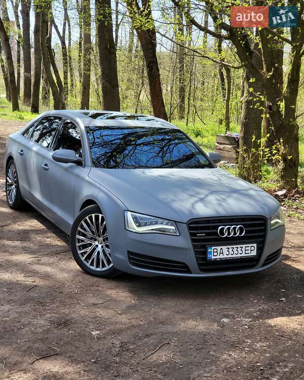 Седан Audi A8 2012 в Знаменке