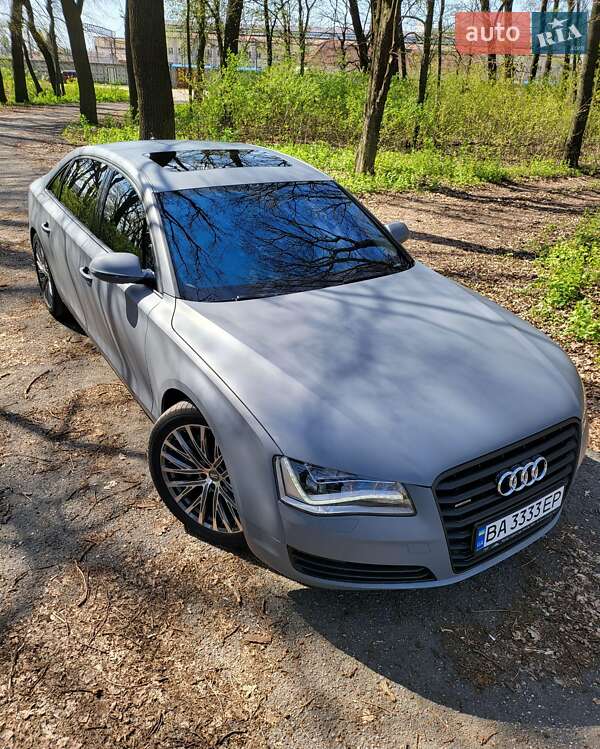 Седан Audi A8 2012 в Знаменке