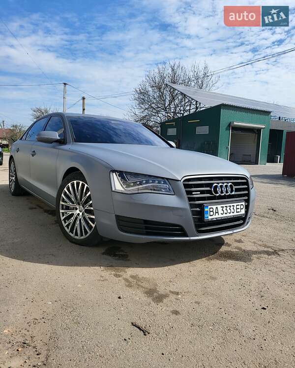 Седан Audi A8 2012 в Знаменке