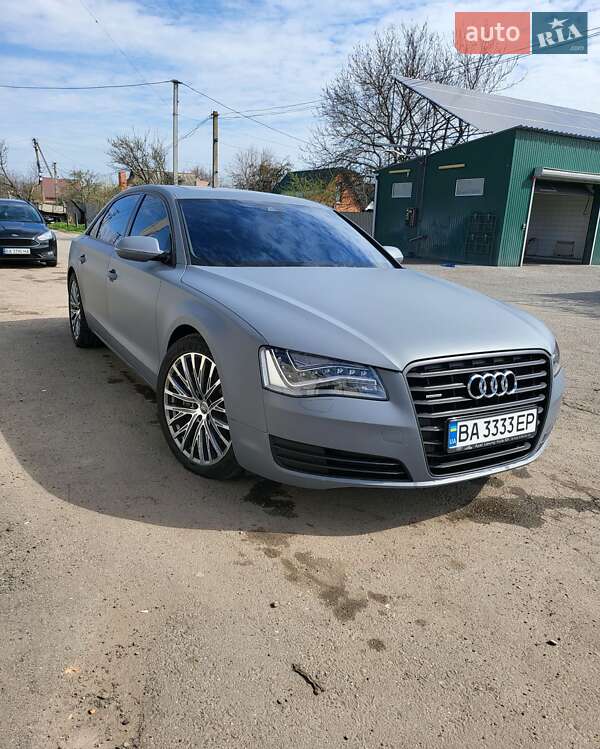 Седан Audi A8 2012 в Знаменке