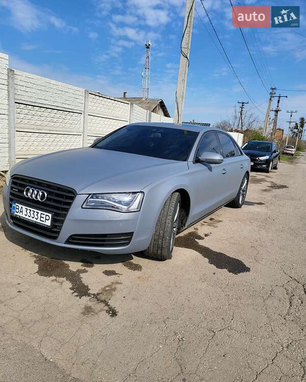 Седан Audi A8 2012 в Знаменке