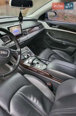 Седан Audi A8 2012 в Знаменке