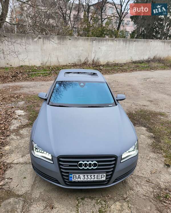 Седан Audi A8 2012 в Знаменке