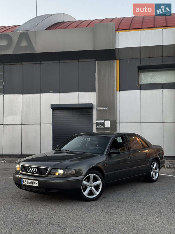 Седан Audi A8 1996 в 