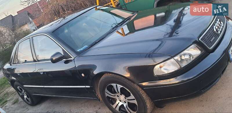 Седан Audi A8 1998 в Киеве