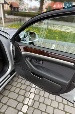 Седан Audi A8 2009 в 