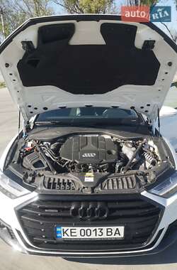 Седан Audi A8 2021 в 